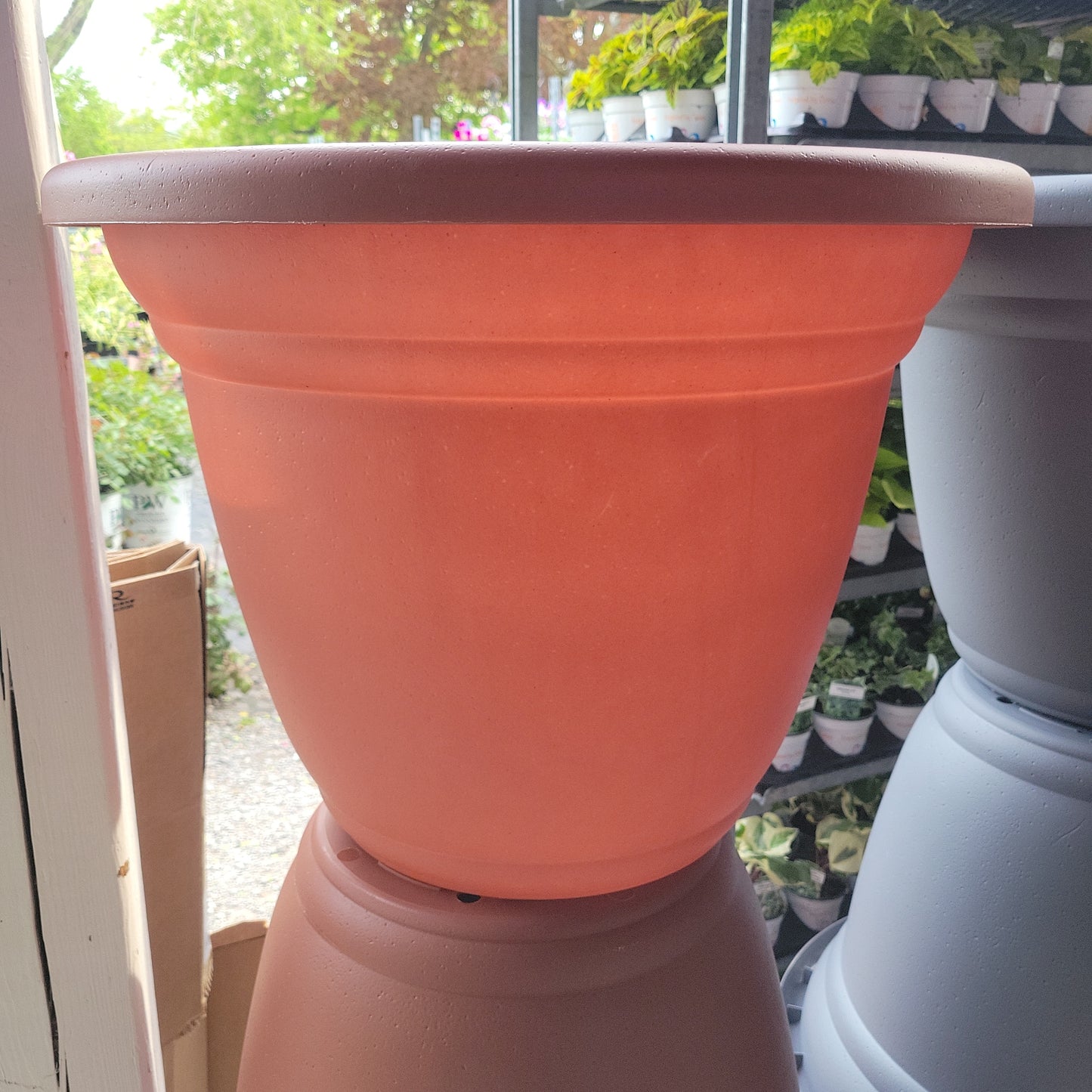 22" Planters Round