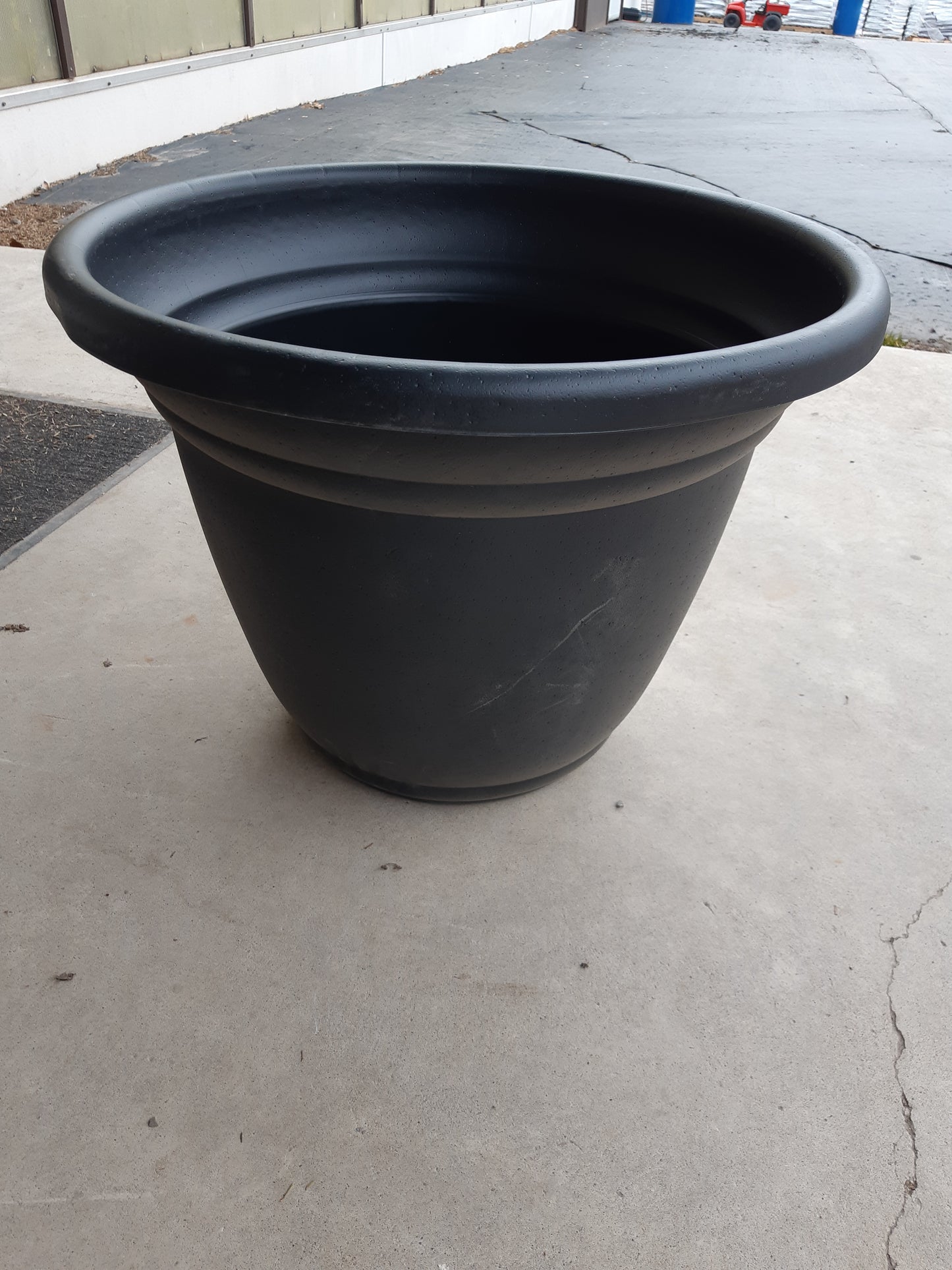 22" Planters Round