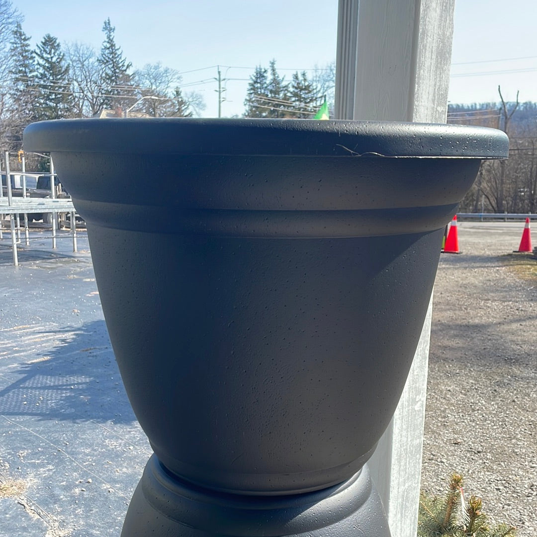 Outdoor Pots Various Sizes (Emma)