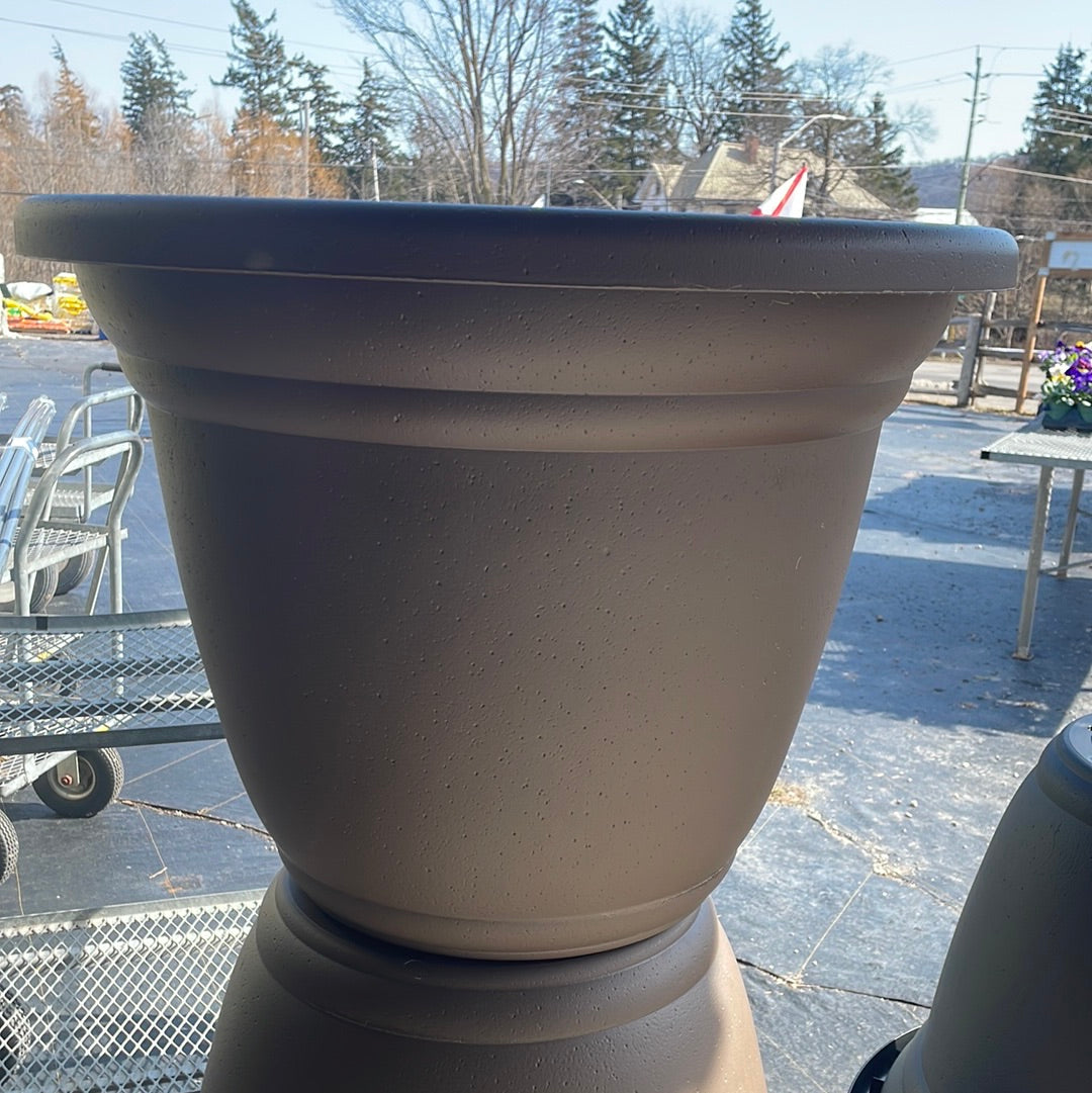 Outdoor Pots Various Sizes (Emma)