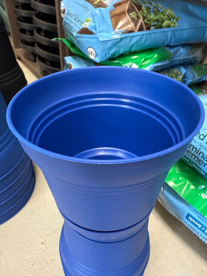 Saturn indoor/outdoor pots with attached drip tray