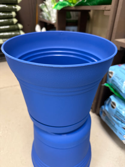 Saturn indoor/outdoor pots with attached drip tray